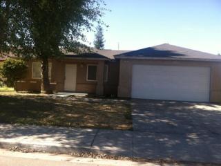 1005 Las Casas Ln, Madera, CA 93638-4412