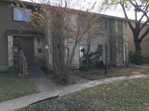 8807 Dawnridge Cir, Austin TX  78757-6847 exterior