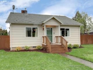 166 Wade St, Estacada, OR 97023-8518