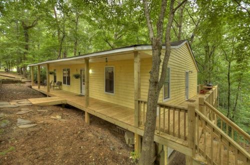 24 Lemmon Ln, Ellijay, GA 30540-5825