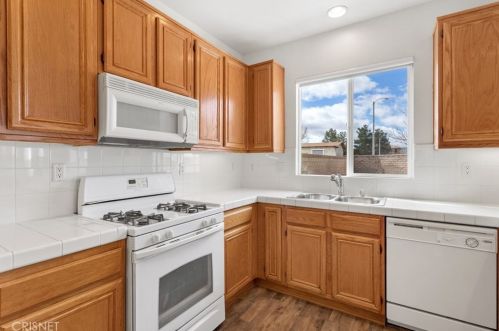 44015 Moccasin Pl, Lancaster CA  93536-6857 exterior