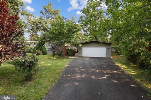 602 Austin Ln, Herndon, VA 20170-5101