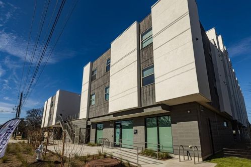 1806 Clubview Ave, Austin TX  78741-5120 exterior