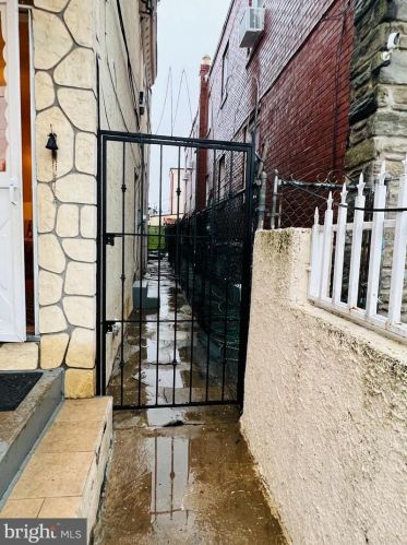 3607 8th St, Philadelphia PA  19140-4426 exterior