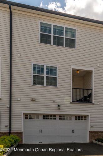 6 River St, Tinton Falls NJ  07701-1302 exterior