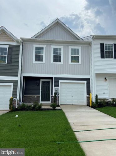 545 Locust Run Dr, York PA  17404-9105 exterior