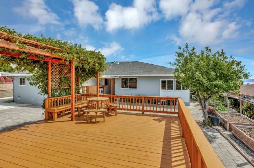 1924 Marineview Dr, San Leandro CA 94577-5315 exterior