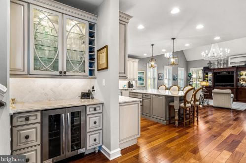 114 Kings Hwy, Tavistock NJ 08033-1981 exterior