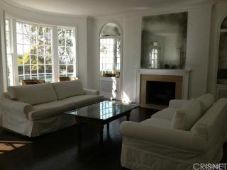 8555 Hedges Pl, Los Angeles CA  90069-1410 exterior