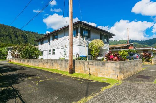 3050 Manoa Rd, Honolulu HI  96822-3301 exterior