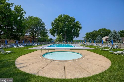 185 Valleybrook Dr, Lancaster PA  17601-4620 exterior