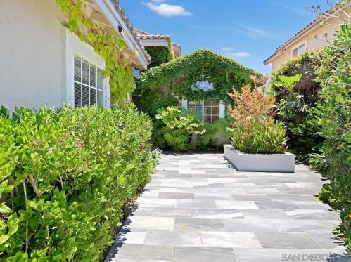 627 Cabezon Pl, Vista, CA 92081-6309