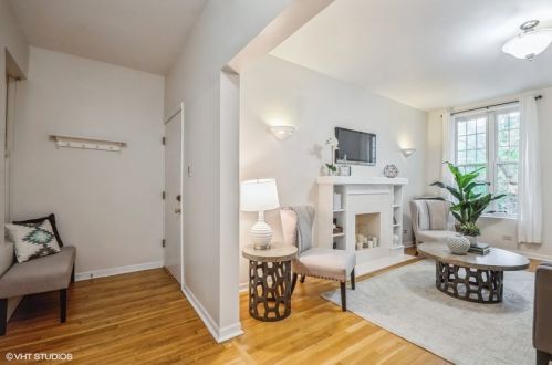 2457 Eastwood Ave, Chicago, IL 60625-2907