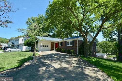 6811 Sydenstricker Rd, Springfield, VA 22152-2643