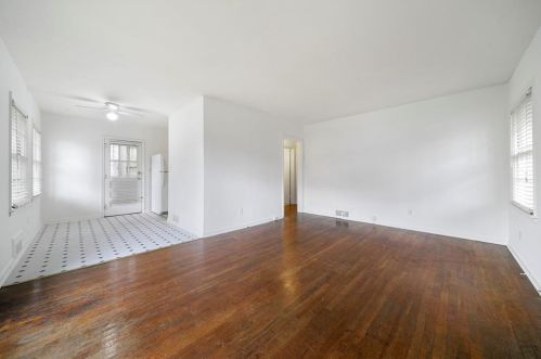 521 Allen Rd, Atlanta GA  30328-4842 exterior