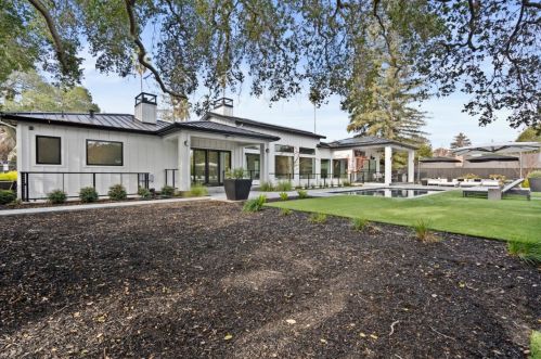 1575 Grant Rd, Los Altos CA  94024-6149 exterior