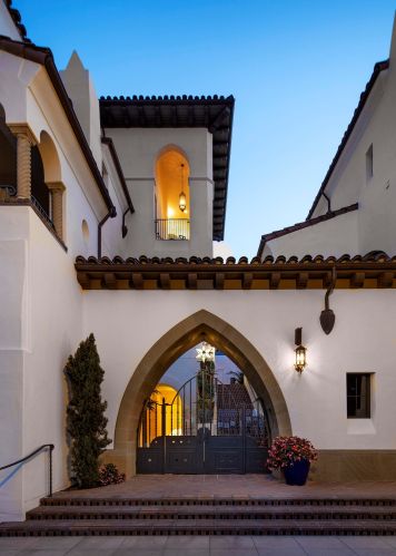 401 Chapala St, Santa Barbara CA  93101-3473 exterior