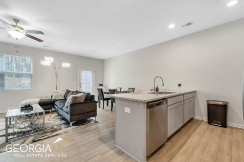 3132 Meadowstone Ln, Atlanta GA  30331-2939 exterior