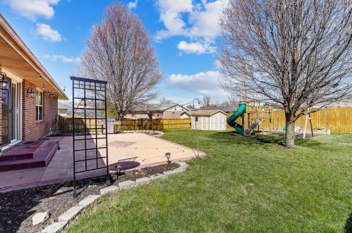 4052 Harris Ln, Springfield OH  45503-6458 exterior