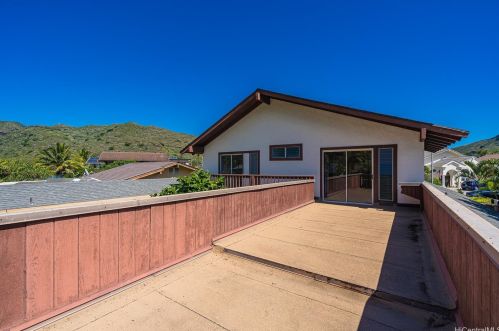 6897 Niumalu Loop, Honolulu HI  96825-1646 exterior