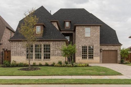 2731 Fountain Dr, Irving TX  75063-4504 exterior