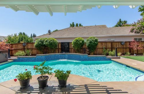 3712 Renwick Ave, Elk Grove, CA 95758-6448