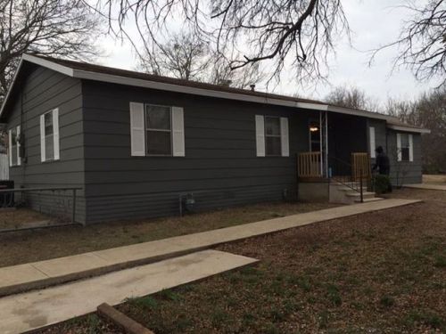 721 Thomas St, Bonham, TX 75418-3329