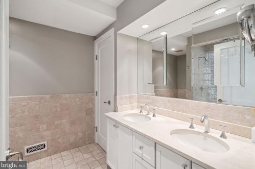 1726 Lombard St, Philadelphia PA  19147-1531 exterior