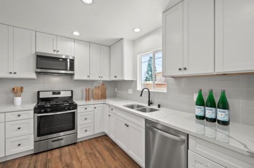 11609 Atkinson Ave, Hawthorne CA  90250-1827 exterior