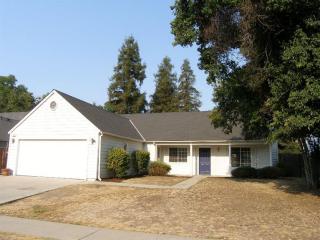 930 Chapel Hill Ave, Clovis, CA 93611-6749