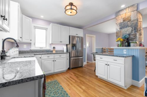 32 Pine St, Dover, NH 03820-4202