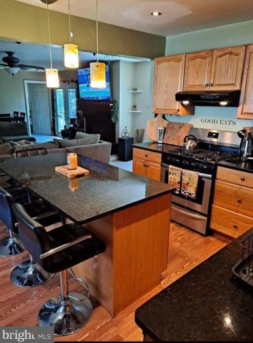 100 Chestnut Ave, Camden NJ  08107-2208 exterior