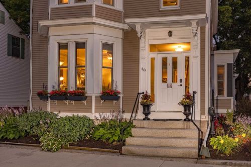 48 Pearl St, Portsmouth, NH 03801-3936