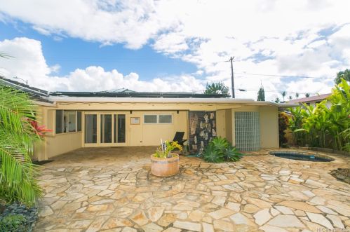 4611 Farmers Rd, Honolulu HI  96816-5218 exterior