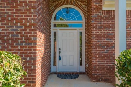 840 Cedar Creek Dr, Suwanee GA  30024-6804 exterior