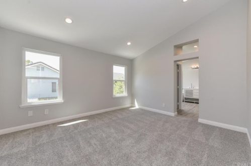 8 Henry, Irvine CA  92620-3256 exterior