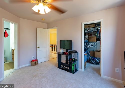 7125 Ayers Mdw Ln, Springfield VA  22150-4915 exterior