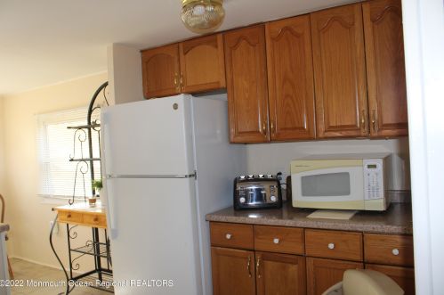 8 Teal Ct, Lakehurst, NJ 08759-3628