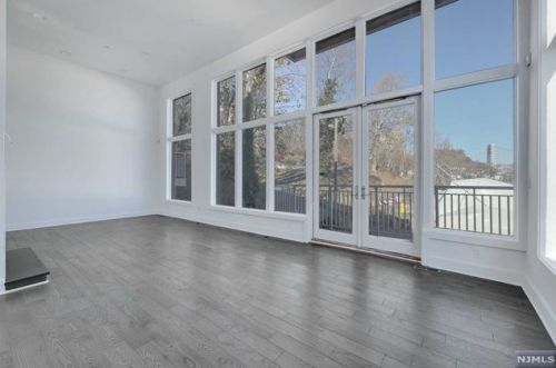 11 Vela Way, Edgewater NJ  07020-1563 exterior