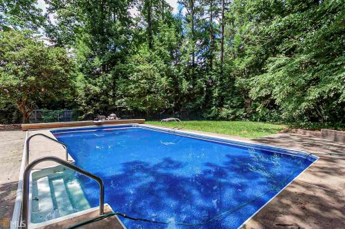 810 Mabry Rd, Atlanta GA  30328-2662 exterior