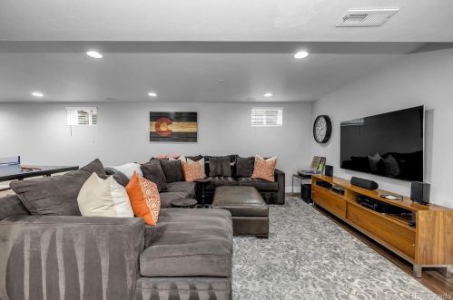 8238 Jasmine Ct, Englewood CO 80112-1033 exterior