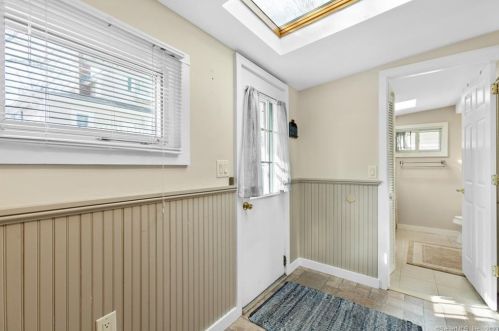 6 Center St, Niantic CT  06357-2658 exterior
