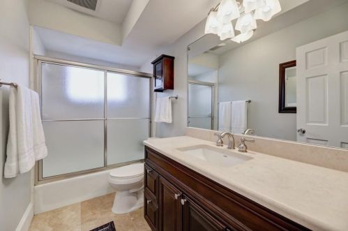 7000 Hunters Br Dr, Atlanta GA  30328-1718 exterior