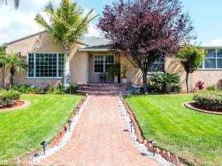 8120 Glider Ave, Los Angeles, CA 90045-3054