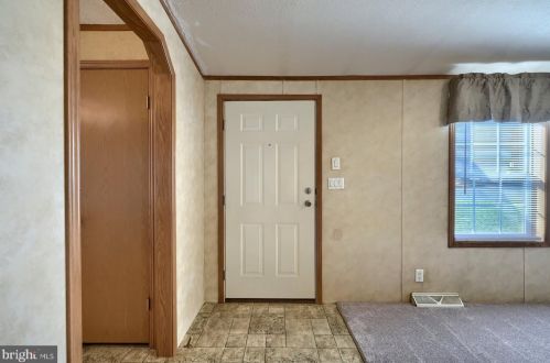 104 Dovefield Dr, Lancaster PA  exterior