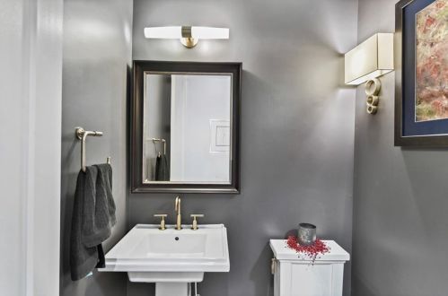 800 Lake Summit Dr, Atlanta GA  30342-1975 exterior