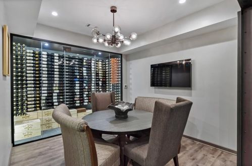 800 Lake Summit Dr, Atlanta GA  30342-1975 exterior