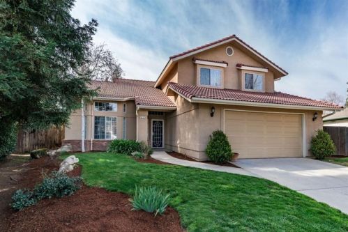 812 Stanford Ave, Clovis, CA 93611-2051