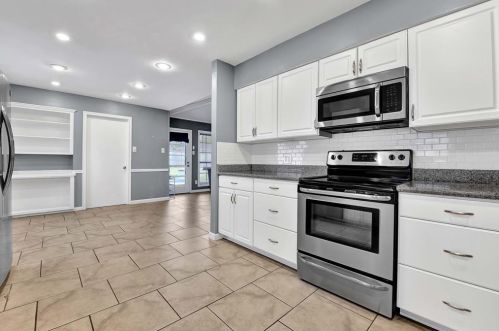 403 Pebblebrook Dr, Taylor Lake Village TX  77586-6012 exterior