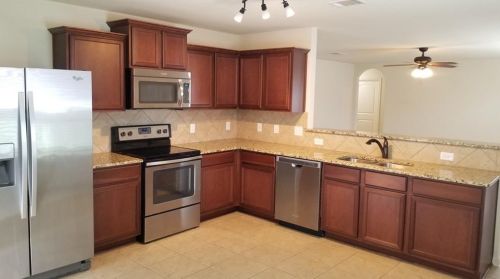 1616 Treeta Trl, Uhland TX  78640-9606 exterior